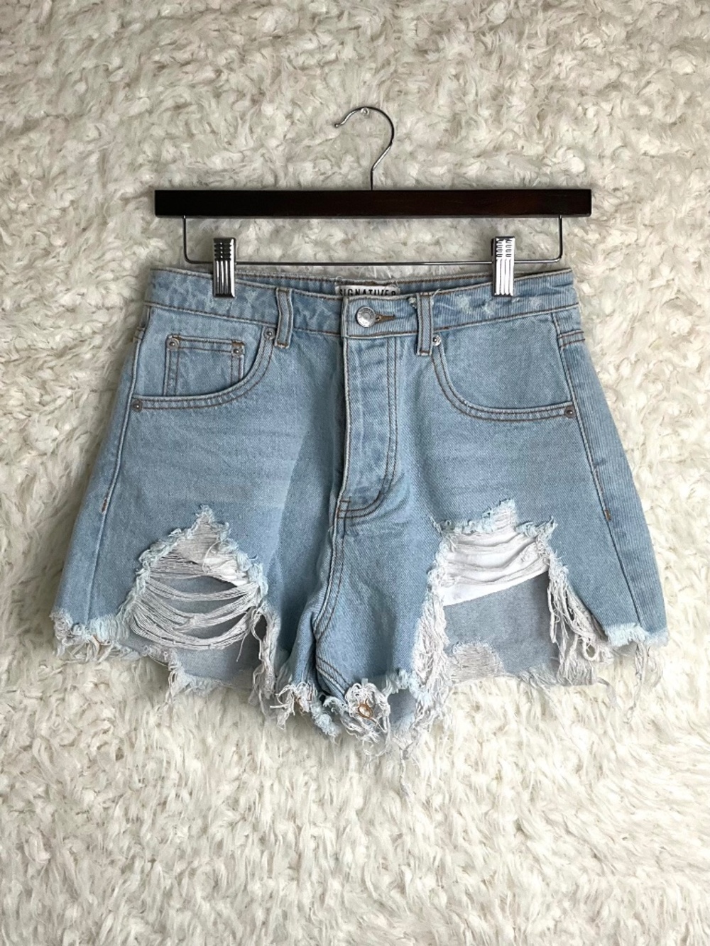 SIGNATURE 8 WOMEN'S DENIM SHORTS~SIZE SMALL~NEW WITHOUT TAGS!